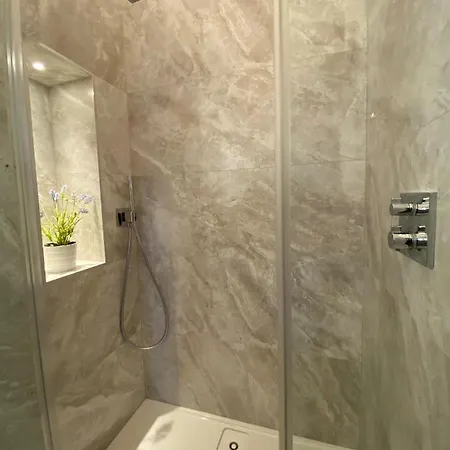 Apart-hotel Your Base Upper Leeson Street Dublin
