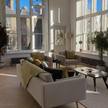 Apart-hotel Your Base Upper Leeson Street